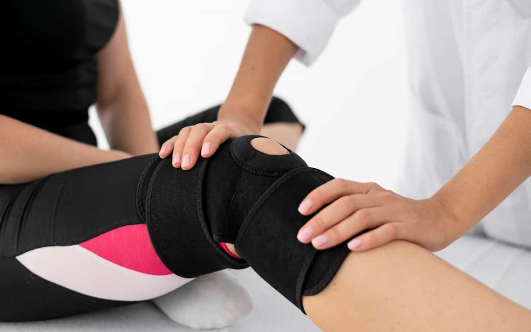 physiotherapist-helping-female-patient-her-clinic (1)